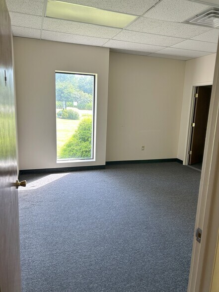 More Photos Of 7453 Morgan Rd, Liverpool Healthcare For Lease