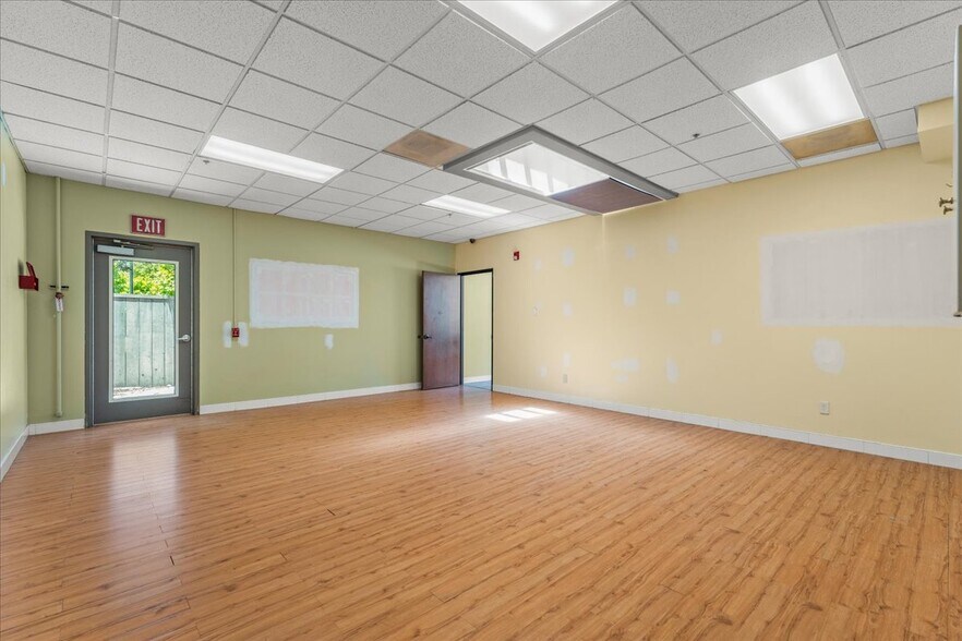 More Photos Of 991 Commercial St, Palo Alto Schools For Lease