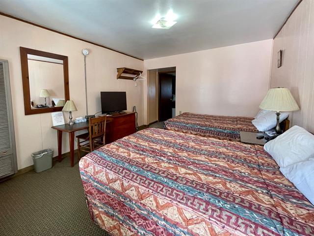 More Photos Of 1701 Alger Ave, Cody Hotel For Sale