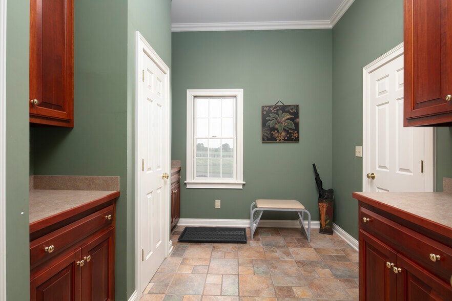 More Photos Of 4664 Lexington Rd, Winchester Specialty For Sale