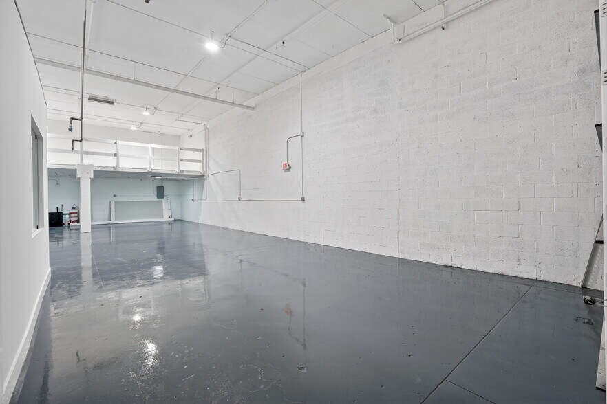 More Photos Of 16300 SW 137th Ave, Miami Warehouse For Lease