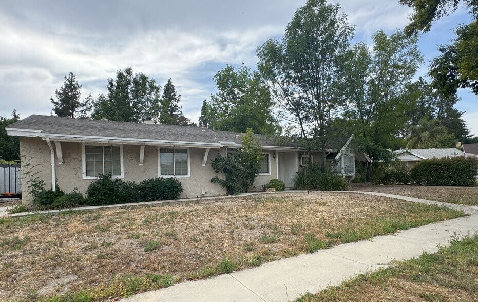 More Photos Of 10811 Amigo Ave, Porter Ranch Specialty For Sale