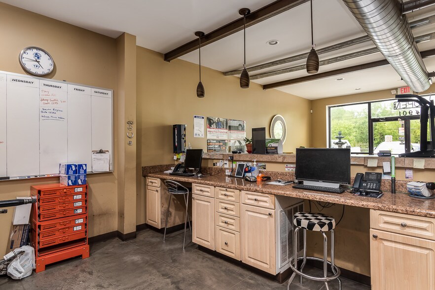 More Photos Of 4901 Wilkinson Blvd, Charlotte Warehouse For Sale