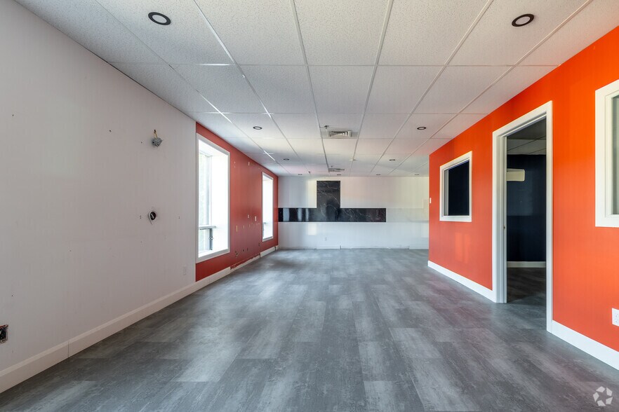 More Photos Of 3400 Boul Losch, Longueuil Unknown For Lease