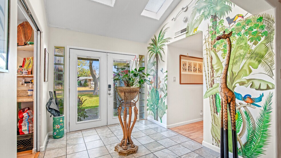 More Photos Of 1403 Rowena Way, Sacramento Specialty For Sale