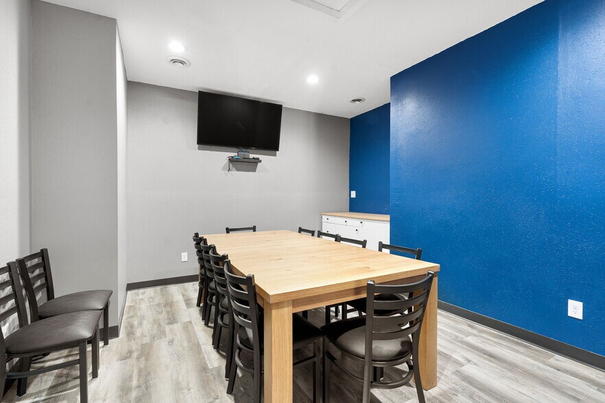 More Photos Of 303 NE Mineral Spring Rd, Owatonna General Retail For Sale