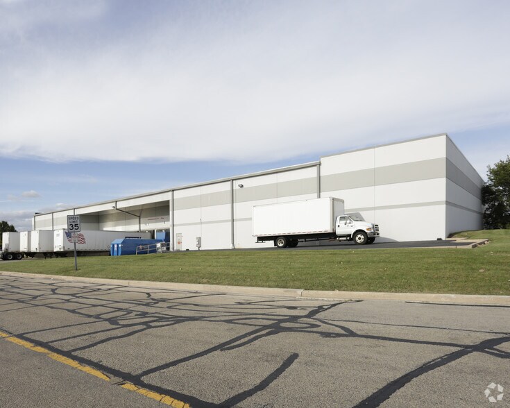 More Photos Of 1227-1229 Lakeside Dr, Romeoville Warehouse For Lease