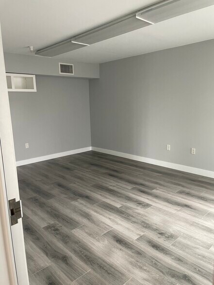 More Photos Of 2332 Cotner Ave, Los Angeles Loft Creative Space For Lease