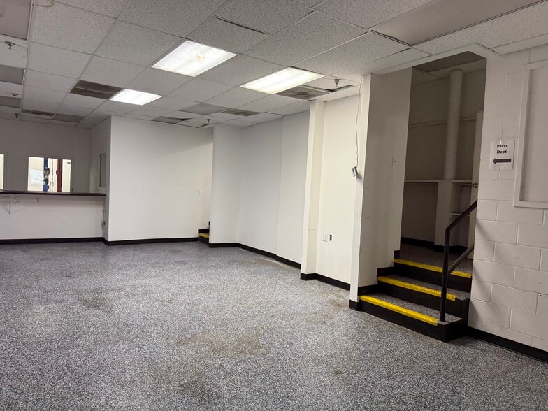 More Photos Of 2660 S Mendenhall Rd, Memphis Auto Repair For Sale