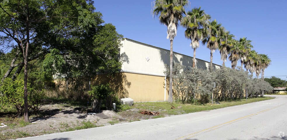 More Photos Of 1000 Lake Ida Rd, Delray Beach Warehouse For Lease