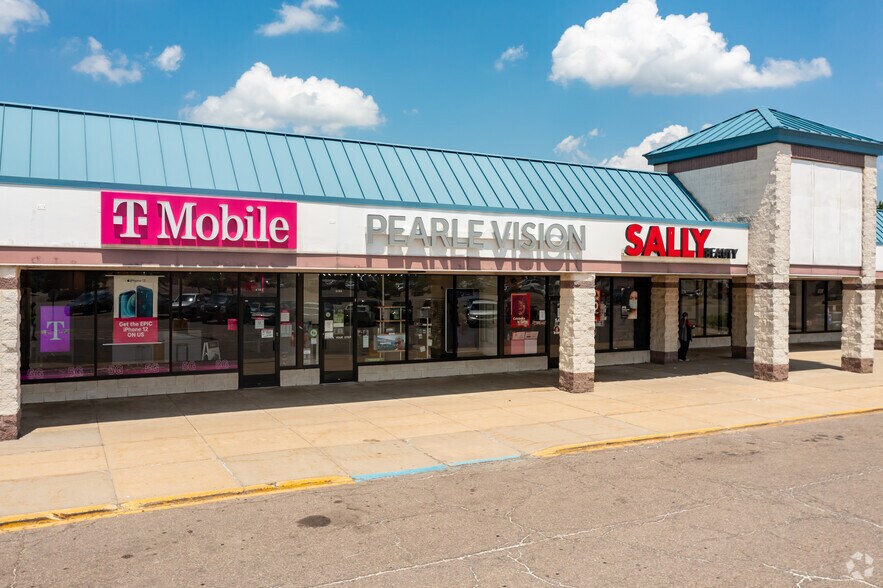 More Photos Of 4157-4245 E Court St, Burton Department Store For Sale