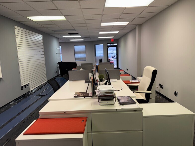 More Photos Of 201-205 Hughes Ln, Saint Charles Industrial For Lease