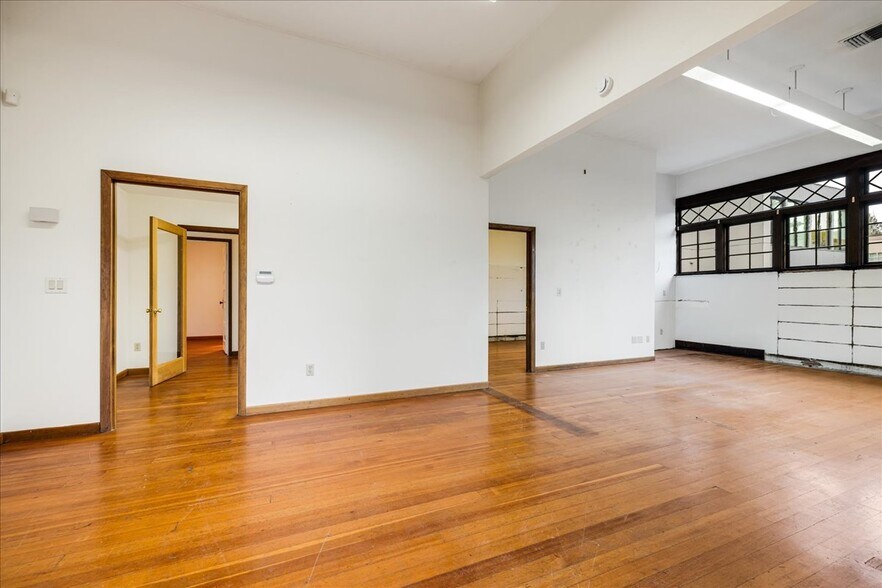 More Photos Of 5827 SE 91st Ave, Portland Medical For Sale