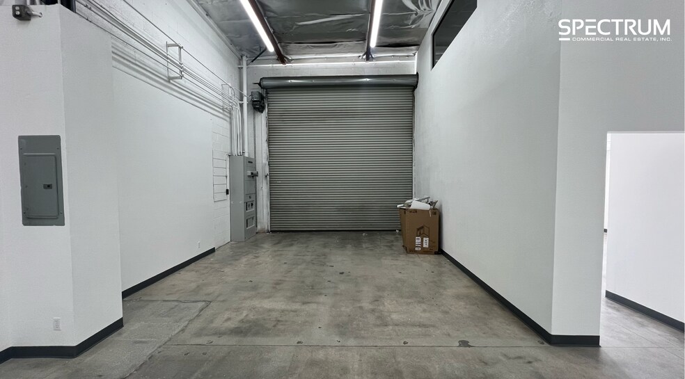 More Photos Of 7049 Valjean Ave, Van Nuys Warehouse For Lease