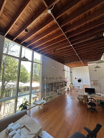 More Photos Of 4916 Kelvin Dr, Houston Coworking Space