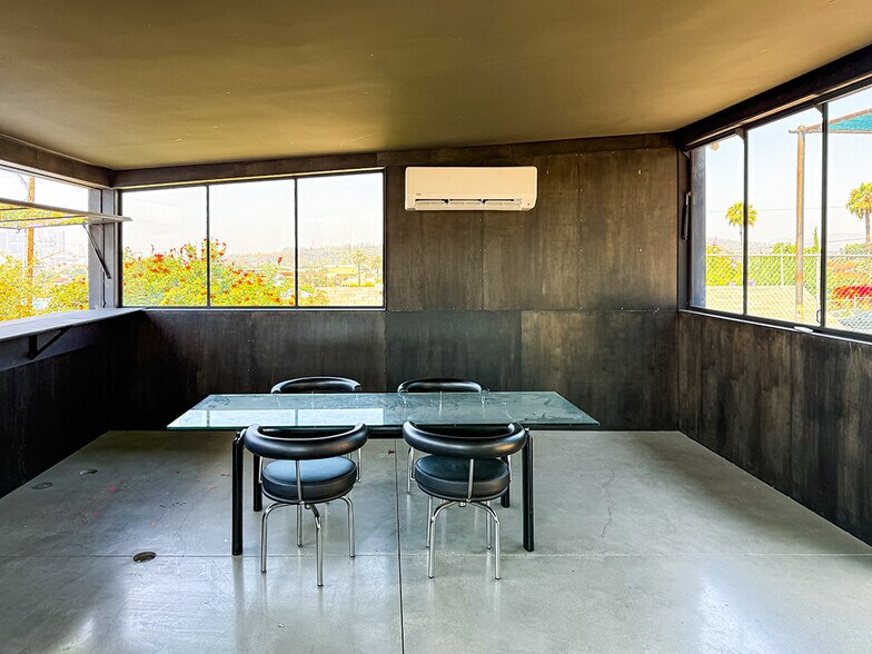 More Photos Of 2436 Gates st, Los Angeles Office For Lease