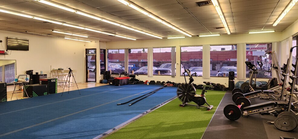 More Photos Of 6724 Lankershim Blvd, North Hollywood Unknown For Lease