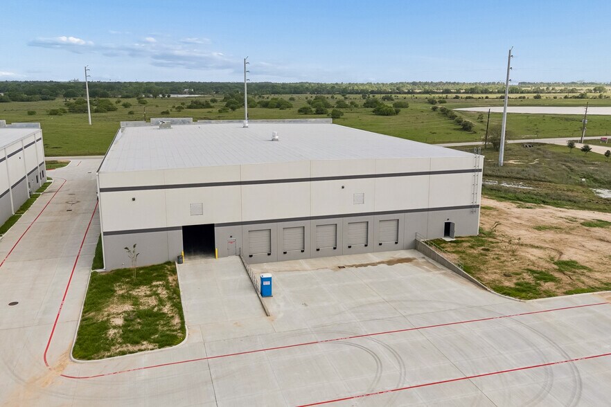 More Photos Of 2690 Twinwood Pky, Brookshire Distribution For Sale