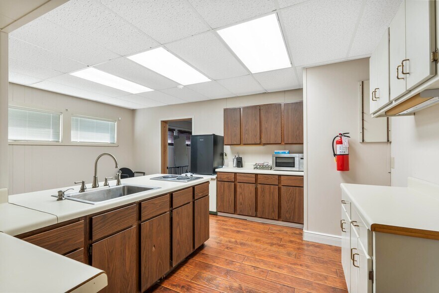 More Photos Of 428 Hospital Drive, Columbus Medical For Sale