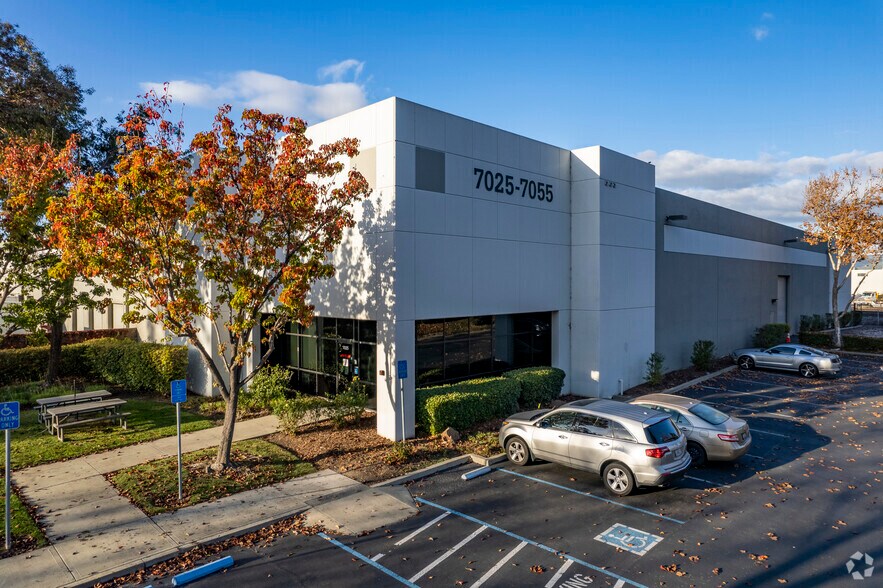 More Photos Of 7091-7095 Central Ave, Newark Unknown For Lease