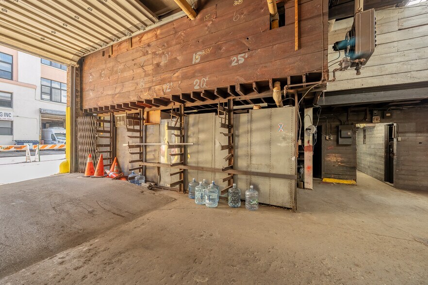 More Photos Of 4332 33rd St, Long Island City Industrial For Sale