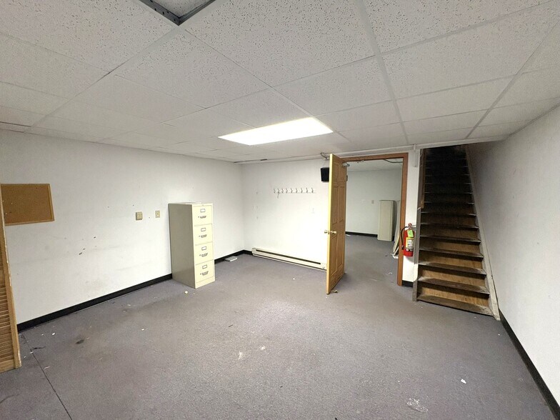 More Photos Of 601 Minnesota Ave, Walker General Retail For Lease