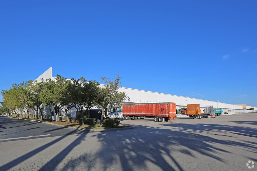 More Photos Of 9701 NW 112 Ave, Medley Distribution For Lease