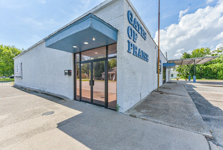 More Photos Of 130 S 4th St, La Porte General Retail For Sale