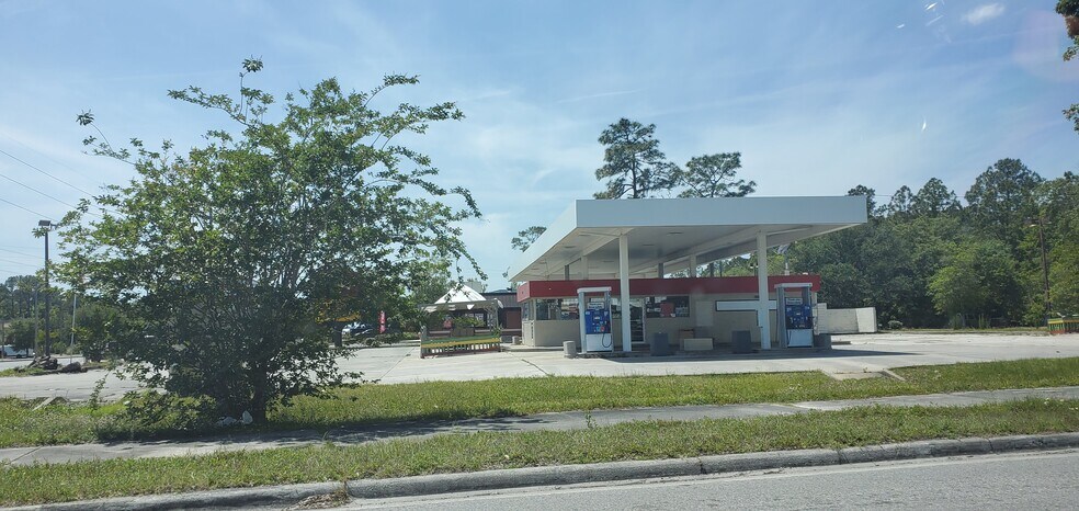 Primary Photo Of 1102 Blanding Blvd, Orange Park Service Station For Sale