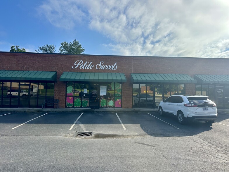 Primary Photo Of 2726 E Oakland Ave, Johnson City Office Residential For Lease