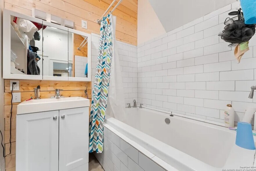 More Photos Of 2323 Buena Vista St, San Antonio Freestanding For Sale