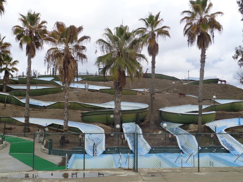 More Photos Of 110 N Mooney Blvd, Tulare Amusement Park For Lease