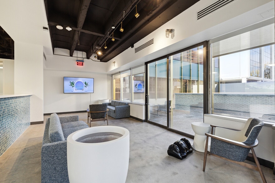 More Photos Of 3626 N Hall St, Dallas Office For Lease
