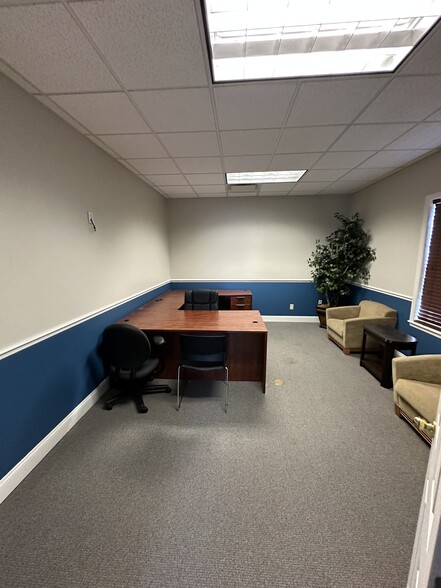 More Photos Of 1462-1466 E Bloomingdale Ave, Valrico Office For Sale