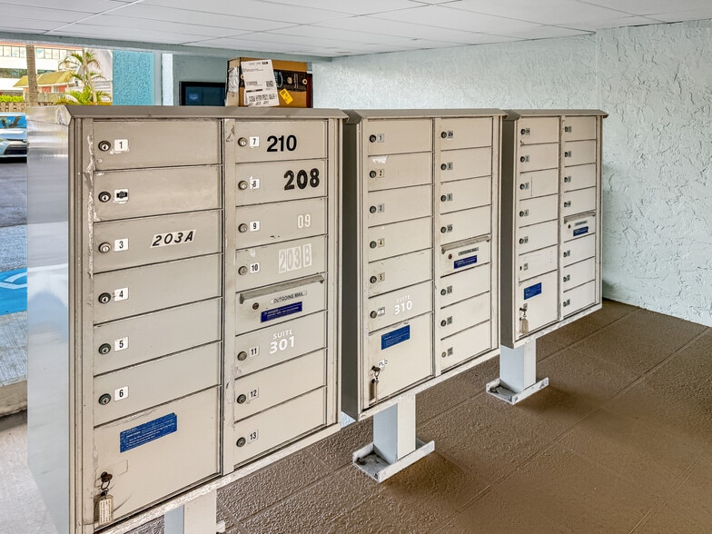 More Photos Of 2335 Tamiami Trl N, Naples Medical For Sale