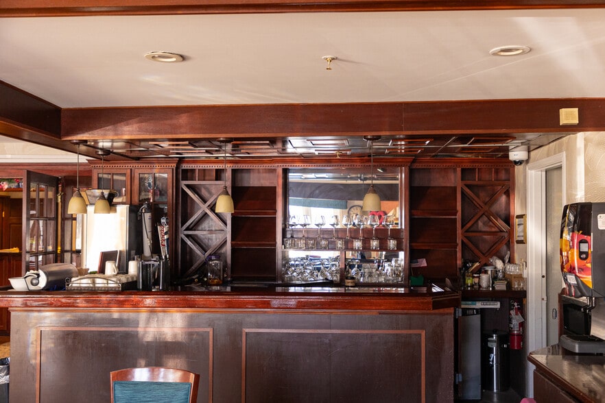 More Photos Of 262 Shore Rd, Ogunquit Restaurant For Sale