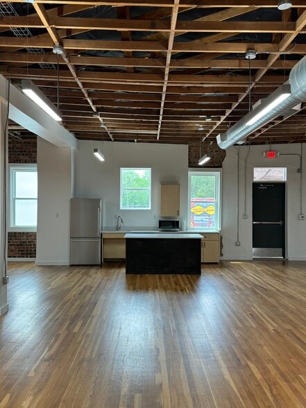 More Photos Of 1919-1927 Greenville Ave, Dallas Storefront Retail Office For Lease