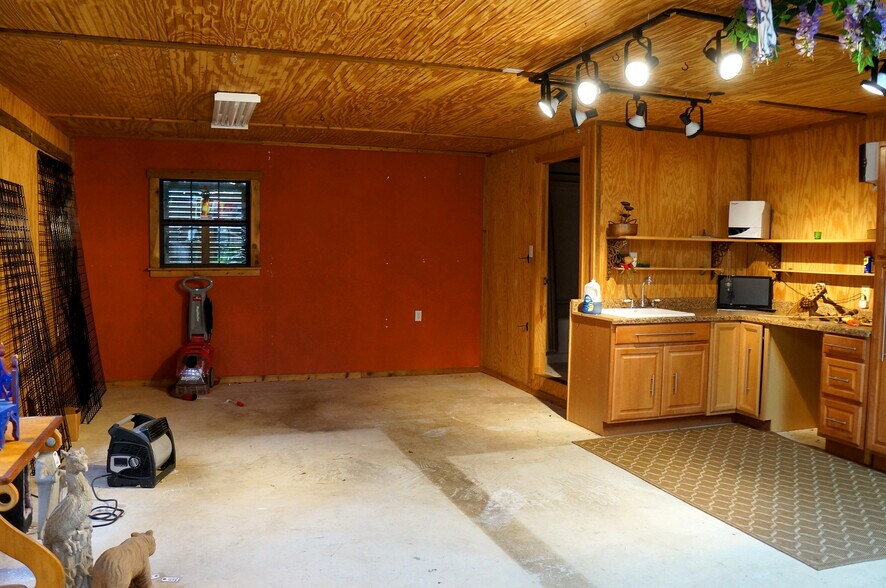 More Photos Of 319 W 21st Ave, Covington Office For Sale