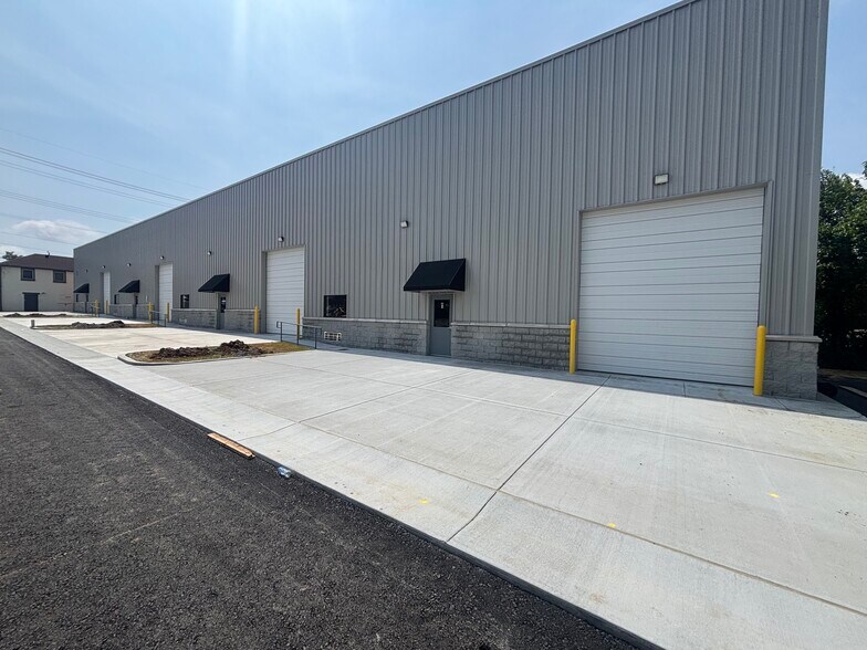 More Photos Of 719 Gallatin Pike N, Madison Light Distribution For Lease