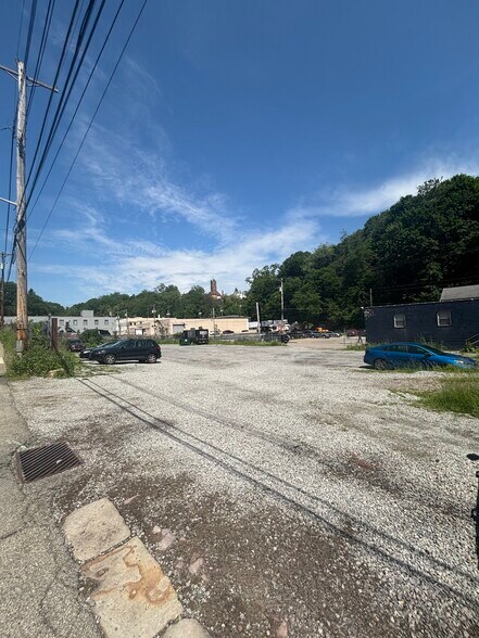 More Photos Of 1430 High St, Pittsburgh Warehouse For Lease