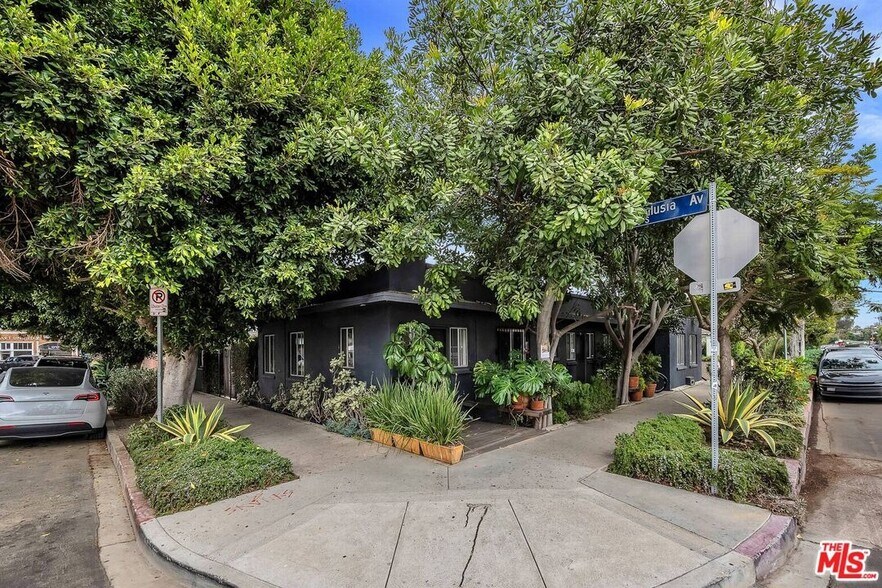More Photos Of 1520 Andalusia Ave, Venice Apartments For Sale