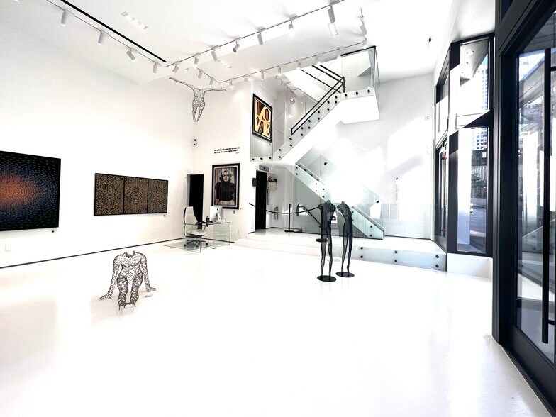 More Photos Of 311 Grant Ave, San Francisco Storefront For Sale