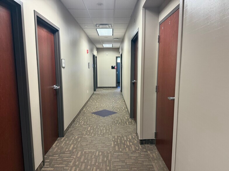 More Photos Of 1205 Copper Creek Dr, Des Moines Medical For Sale