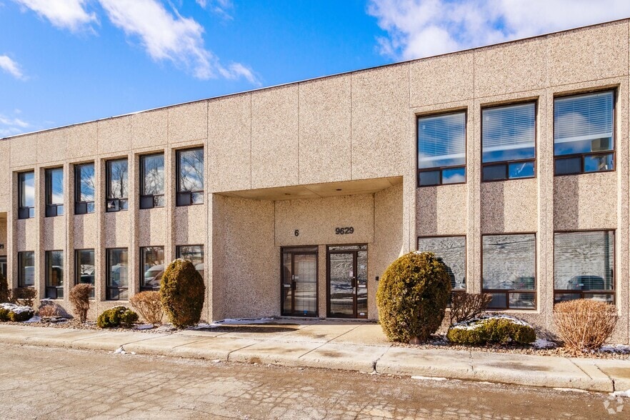 More Photos Of 9601-9635 Rue Clément, Montréal Warehouse For Sale