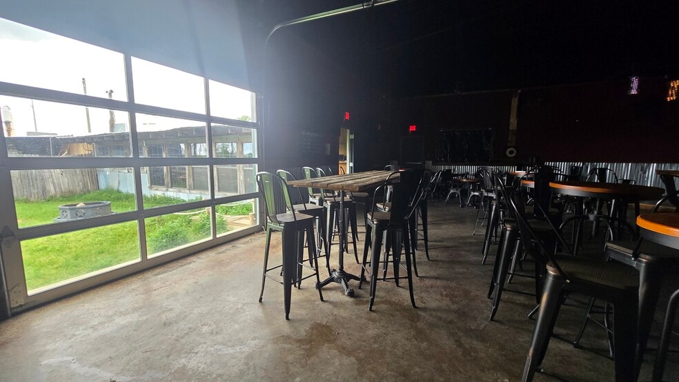 More Photos Of 4021 Acton Hwy, Granbury General Retail For Lease