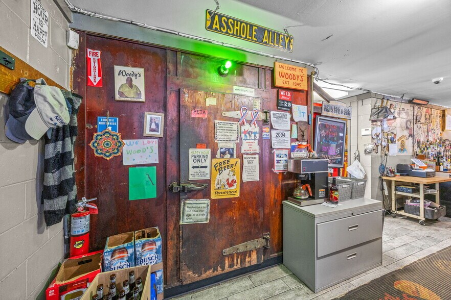 More Photos Of 8773 Goldenrod Ave, Bitely Restaurant For Sale