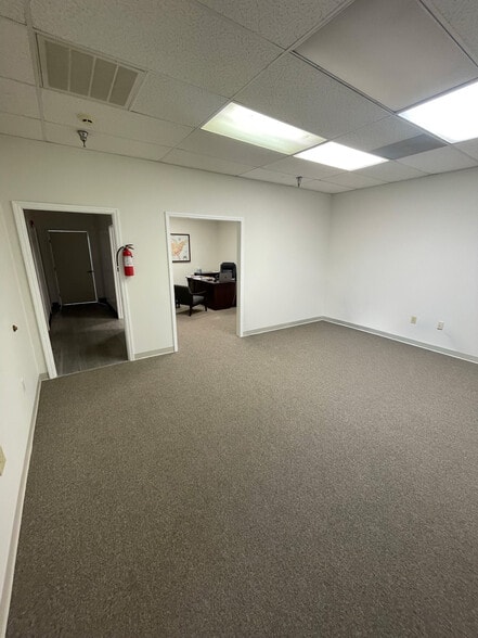 More Photos Of 3201 Wellington Ct, Raleigh Warehouse For Lease