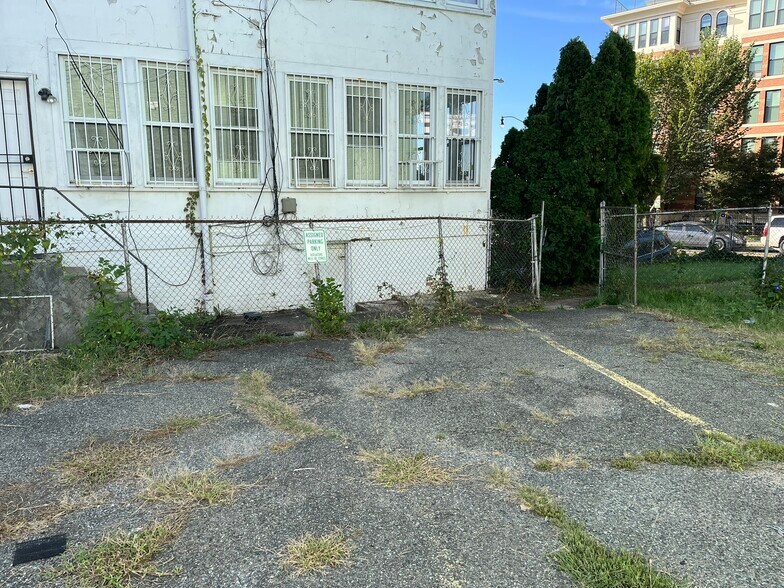 More Photos Of 5 Barney Cir SE, Washington Medical For Lease