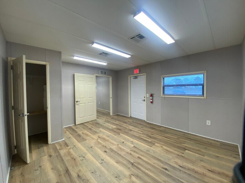 More Photos Of 9149 US-69, Port Arthur Industrial For Lease