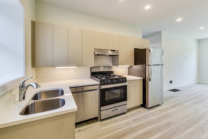 More Photos Of , Chicago Multifamily For Sale